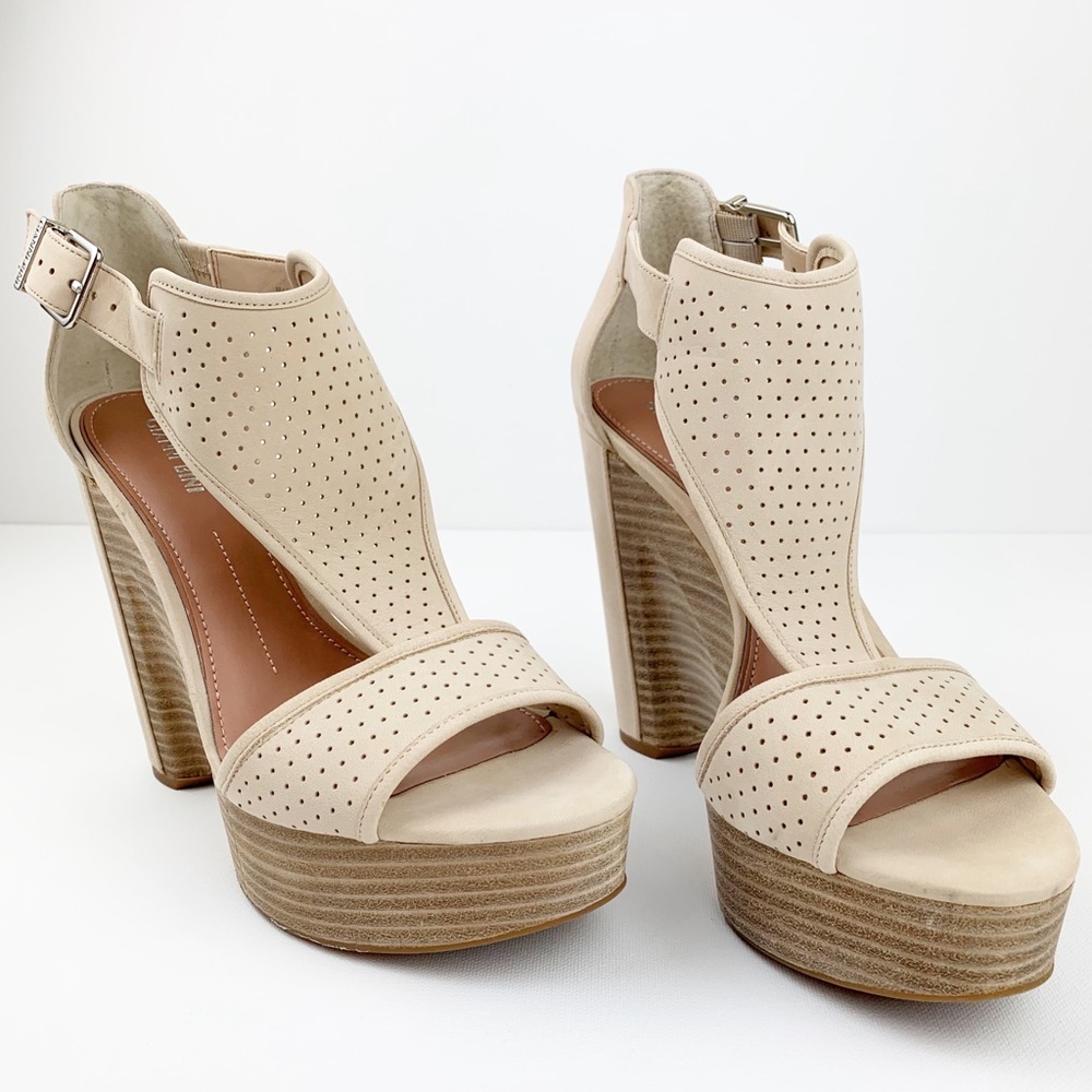 Gianni Bini Byrklee Leather Perforated Wood Wedges - Picture 4 of 8